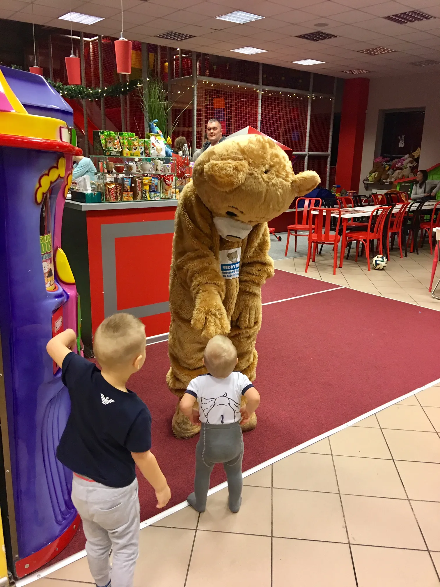 Miś Teddy Eddie odwiedza najmłodszych kursantów